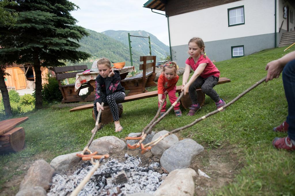 Отель Gaestehaus Berger - Priglhof Треффен Экстерьер фото